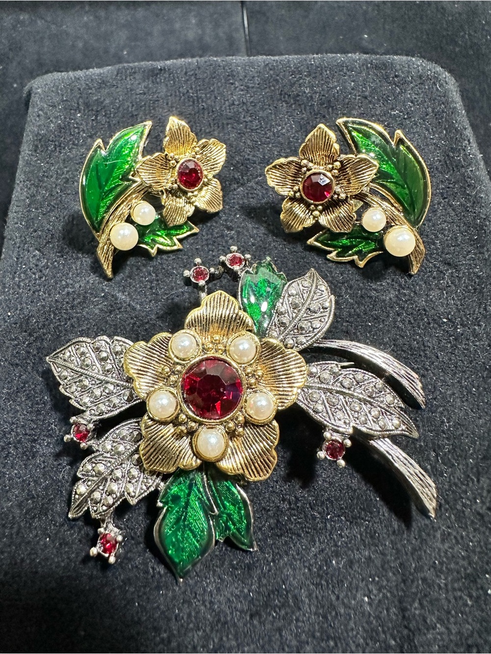 Vtg Avon Floral Christmas Accent Brooch & Earring Set